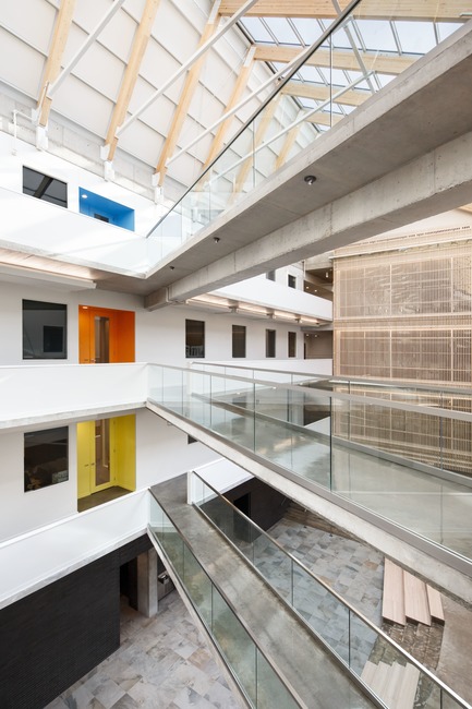 Dossier de presse | 755-06 - Communiqué de presse | Agrandissement du siège social de la Confédération des syndicats nationaux (CSN) - Consortium BGLA + NEUF architect(e)s - Architecture commerciale - Crédit photo : Stéphane Brügger