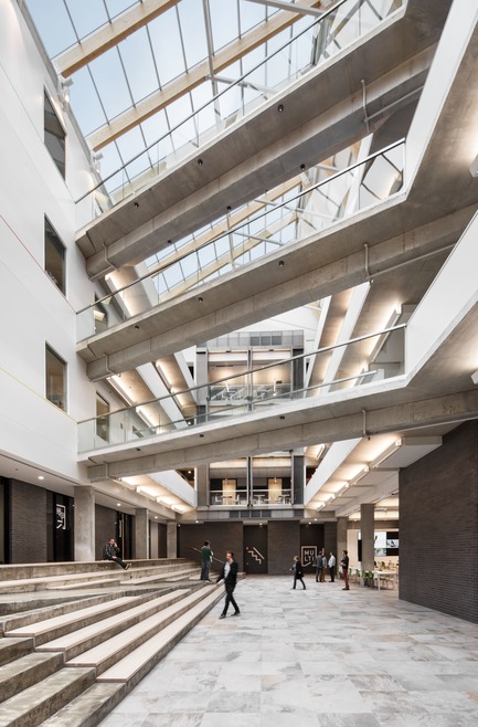 Dossier de presse | 755-06 - Communiqué de presse | Agrandissement du siège social de la Confédération des syndicats nationaux (CSN) - Consortium BGLA + NEUF architect(e)s - Architecture commerciale - Crédit photo : Stéphane Brügger