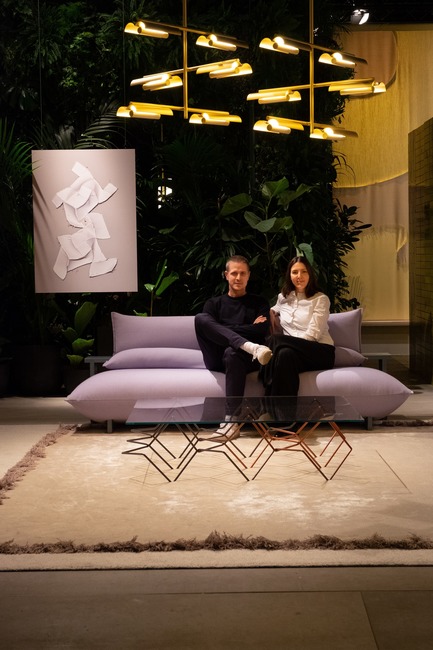 Dossier de presse | 2704-05 - Communiqué de presse | “Das Haus” 2019 at the imm cologne: Living by moods creates an appetite for open-plan homes - imm cologne 2019, Koelnmesse GmbH - Design d’intérieur résidentiel - Joel and Kate Booy (Studio Truly Truly) in Das Haus 2019. - Crédit photo : Studio Truly Truly