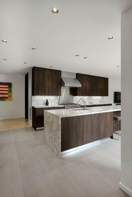 Dossier de presse | 1054-05 - Communiqué de presse | Prendre Le Large - MYTO design d'espaces vivants - Design d’intérieur résidentiel - Ilot cuisine<br> - Crédit photo : Pierre Béland