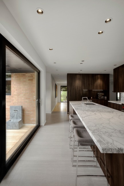 Dossier de presse | 1054-05 - Communiqué de presse | Prendre Le Large - MYTO design d'espaces vivants - Design d’intérieur résidentiel - Cuisine - Crédit photo : Pierre Béland