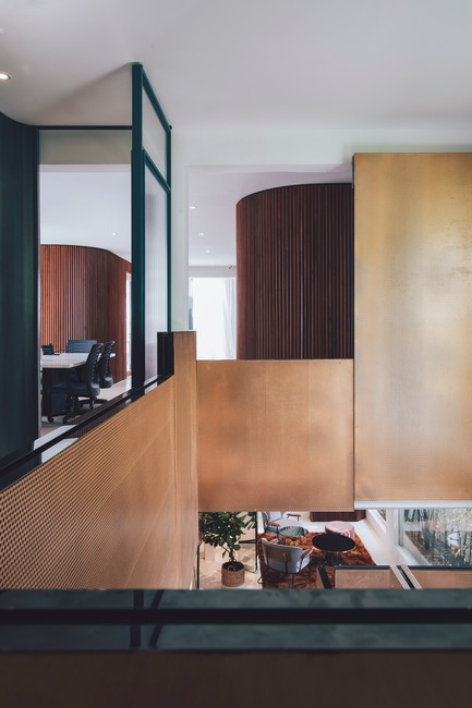 Dossier de presse | 3903-01 - Communiqué de presse | Mantab Workplace - S/LAB10 - Design d’intérieur commercial - The first and second floor connection. - Crédit photo : Heartpatrick