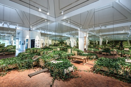 Press kit | 2220-02 - Press release | In the World of an Architect - Reiulf Ramstad Arkitekter - Event + Exhibition - The third room is a green mirror room. The room is full of Ephesus, which by the means of reflections, spreads in all directions. In between the plants one can find models of projects that were carefully adapted into the landscape.&nbsp; - Photo credit: Niels Fabæk