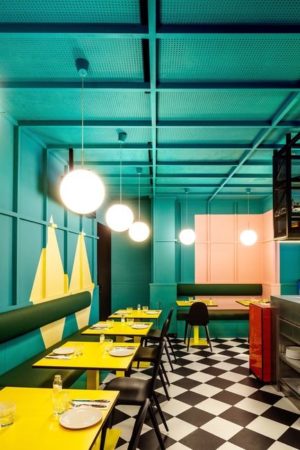 Dossier de presse | 3724-02 - Communiqué de presse | Las Chicas, Los Chicos y Los Maniquís Restaurant - EL EQUIPO CREATIVO - Design d’intérieur commercial - Crédit photo : Adrià Goula