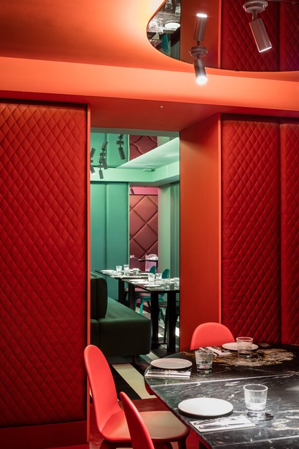 Dossier de presse | 3724-02 - Communiqué de presse | Las Chicas, Los Chicos y Los Maniquís Restaurant - EL EQUIPO CREATIVO - Design d’intérieur commercial - Crédit photo : Adrià Goula