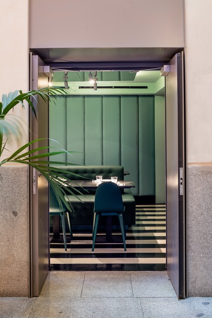 Dossier de presse | 3724-02 - Communiqué de presse | Las Chicas, Los Chicos y Los Maniquís Restaurant - EL EQUIPO CREATIVO - Design d’intérieur commercial - Crédit photo : Adrià Goula
