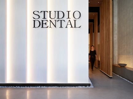 Press kit | 2757-08 - Press release | Montalba Architects’ Studio Dental IIWins 2019 AIA Institute Honor Award for Interior Architecture - Montalba Architects - Commercial Architecture - The 'lantern' concept creates a transcendent environment that feels gallery-like and serene.&nbsp; - Photo credit: Kevin Scott