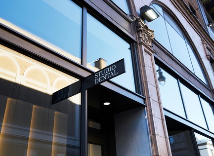 Press kit | 2757-08 - Press release | Montalba Architects’ Studio Dental IIWins 2019 AIA Institute Honor Award for Interior Architecture - Montalba Architects - Commercial Architecture - Studio Dental is defined by a modern aesthetic, while honoring the historic elements of the base building.&nbsp;The architects restored the original storefront, including the original glazing proportions, thoughtfully.&nbsp; - Photo credit: Kevin Scott