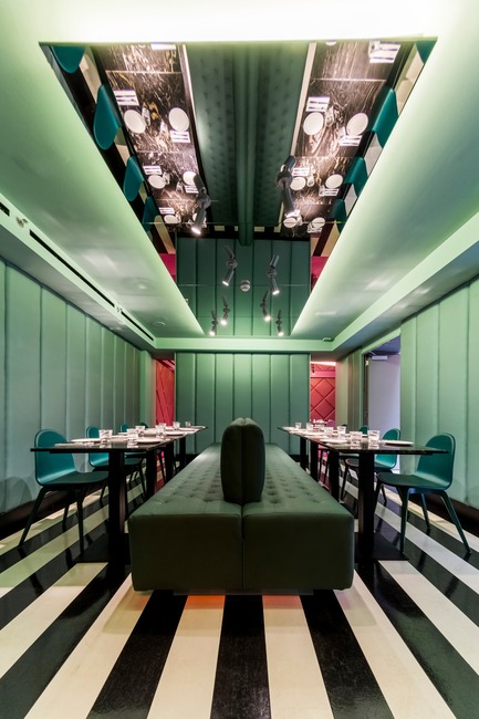 Dossier de presse | 3724-02 - Communiqué de presse | Las Chicas, Los Chicos y Los Maniquís Restaurant - EL EQUIPO CREATIVO - Design d’intérieur commercial - Crédit photo : Paco Montanet