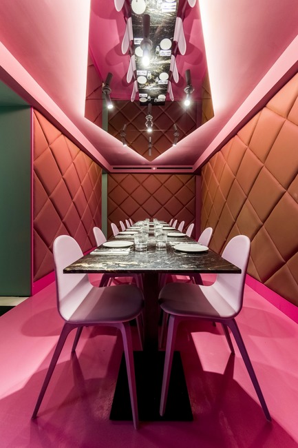 Dossier de presse | 3724-02 - Communiqué de presse | Las Chicas, Los Chicos y Los Maniquís Restaurant - EL EQUIPO CREATIVO - Design d’intérieur commercial - Crédit photo : Paco Montanet