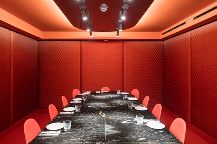 Dossier de presse | 3724-02 - Communiqué de presse | Las Chicas, Los Chicos y Los Maniquís Restaurant - EL EQUIPO CREATIVO - Design d’intérieur commercial - Crédit photo : Adrià Goula