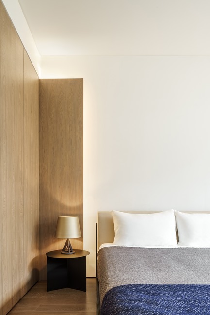 Press kit | 2718-01 - Press release | Jing'an Prime Land - Mason Studio - Residential Interior Design -    Townhouse B: guest bedroom  - Photo credit: Seth Powers