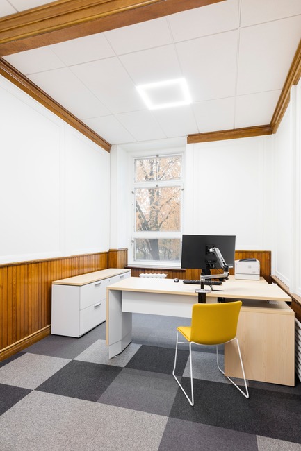 Press kit | 1299-02 - Press release | Collège Sainte-Anne: Planning and Development at the Service of Pedagogy - Taktik design - Commercial Interior Design - standard office - Photo credit: Maxime Brouillet