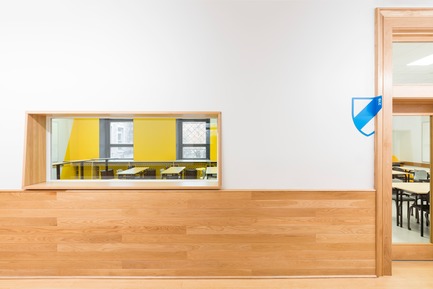 Press kit | 1299-02 - Press release | Collège Sainte-Anne: Planning and Development at the Service of Pedagogy - Taktik design - Commercial Interior Design - counter window - Photo credit: Maxime Brouillet