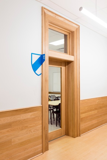 Press kit | 1299-02 - Press release | Collège Sainte-Anne: Planning and Development at the Service of Pedagogy - Taktik design - Commercial Interior Design - woodword details - Photo credit: Maxime Brouillet
