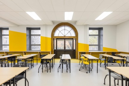 Press kit | 1299-02 - Press release | Collège Sainte-Anne: Planning and Development at the Service of Pedagogy - Taktik design - Commercial Interior Design - yellow classroom - 1 - Photo credit: Maxime Brouillet
