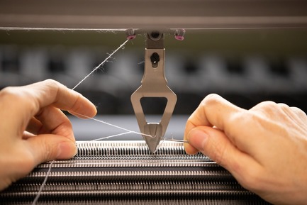 Press kit | 3910-01 - Press release | String Theory Reveals SUPERSYMMETRY, a Unique Interactive Knitting Experience - String Theory - Product - Textile studio String Theory&nbsp;, detail of knitting machine  - Photo credit: Frédéric Bouchard
