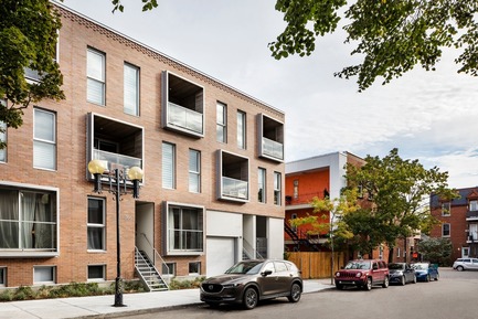 Dossier de presse | 1676-02 - Communiqué de presse | Le Jardinier - ADHOC architectes - Architecture résidentielle - Façade avant - Crédit photo :  Maxime Brouillet<br> 