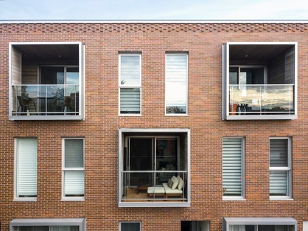 Dossier de presse | 1676-02 - Communiqué de presse | Le Jardinier - ADHOC architectes - Architecture résidentielle - Façade avant - Loggias - Crédit photo : Maxime Brouillet
