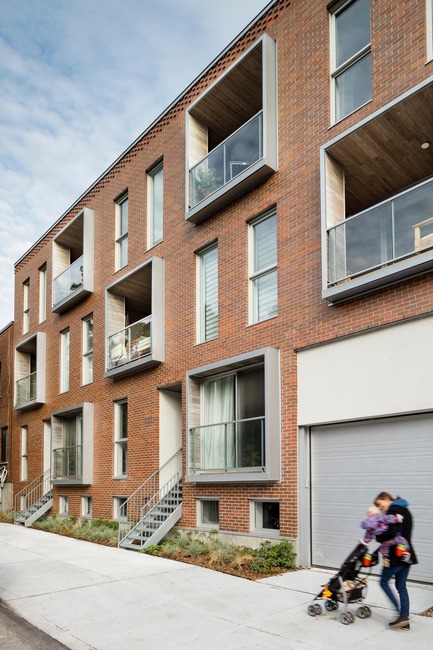Dossier de presse | 1676-02 - Communiqué de presse | Le Jardinier - ADHOC architectes - Architecture résidentielle - Façade avant - Crédit photo : Maxime Brouillet
