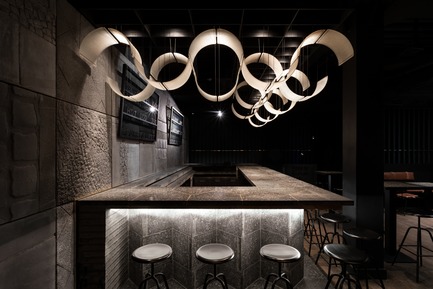 Press kit | 3823-01 - Press release | Berlin Bar, Moscow - Thilo Reich - Commercial Interior Design - Bar counter and light installation - Photo credit: Ivan Erofeev