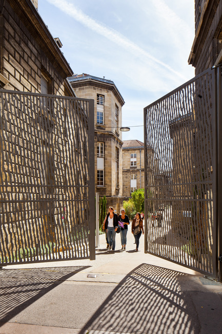 Dossier de presse | 1040-01 - Communiqué de presse | Cour Leyteire - Martin Duplantier Architectes - Architecture de paysage - Crédit photo : Arthur Péquin