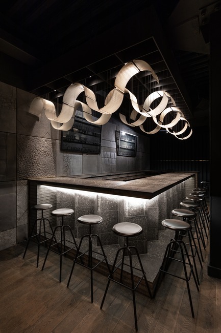 Press kit | 3823-01 - Press release | Berlin Bar, Moscow - Thilo Reich - Commercial Interior Design - Bar counter made from Berlin concrete paving stones. Light shades made from former street lights. Wall imprints of Berlin pavement in historically significant areas. - Photo credit: Ivan Erofeev