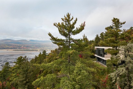 Dossier de presse | 2263-03 - Communiqué de presse | Résidence Le Nid : surplomb sur le fleuve Saint-Laurent - Anne Carrier Architectes - Architecture résidentielle - Crédit photo :  Maxime Brouillette 