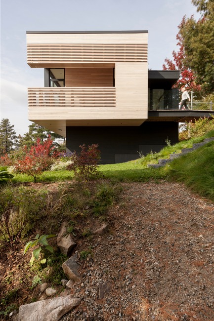 Dossier de presse | 2263-03 - Communiqué de presse | Résidence Le Nid : surplomb sur le fleuve Saint-Laurent - Anne Carrier Architectes - Architecture résidentielle - Crédit photo : Maxime Brouillette 