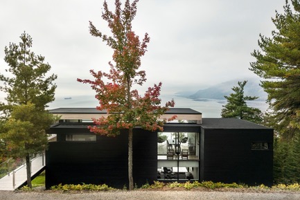 Dossier de presse | 2263-03 - Communiqué de presse | Résidence Le Nid : surplomb sur le fleuve Saint-Laurent - Anne Carrier Architectes - Architecture résidentielle - Crédit photo : Maxime Brouillette