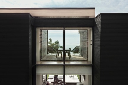 Dossier de presse | 2263-03 - Communiqué de presse | Résidence Le Nid : surplomb sur le fleuve Saint-Laurent - Anne Carrier Architectes - Architecture résidentielle - Crédit photo : Maxime Brouillette