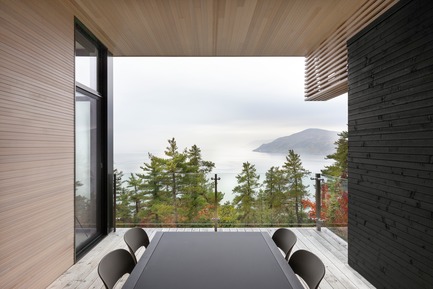 Dossier de presse | 2263-03 - Communiqué de presse | Résidence Le Nid : surplomb sur le fleuve Saint-Laurent - Anne Carrier Architectes - Architecture résidentielle - Crédit photo : Maxime Brouillette