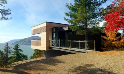 Dossier de presse | 2263-03 - Communiqué de presse | Résidence Le Nid : surplomb sur le fleuve Saint-Laurent - Anne Carrier Architectes - Architecture résidentielle - Crédit photo :  ACA  