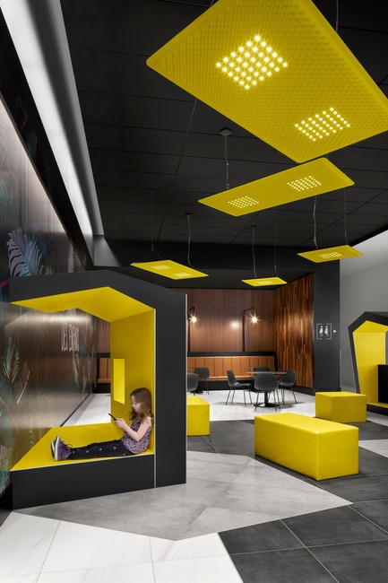 Dossier de presse | 1081-06 - Communiqué de presse | « La Cuisine » : l’expérience culinaire du Centre Rockland - Architecture49 + Humà Design+Architecture - Design d’intérieur commercial - Rockland - L'espace des enfants. - Crédit photo : Adrien Williams