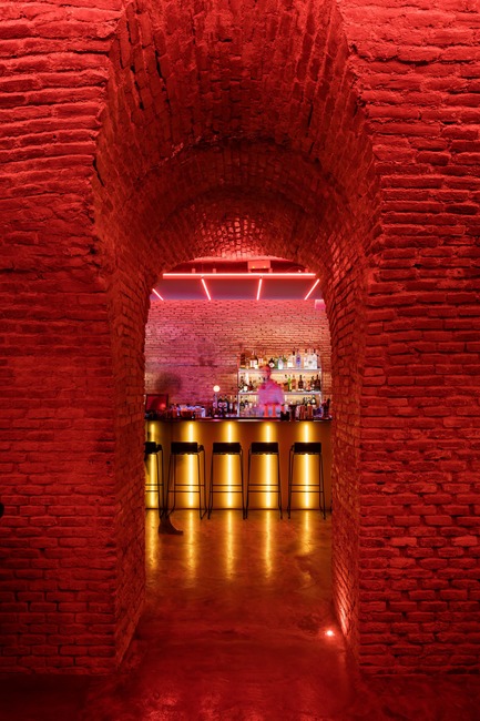 Dossier de presse | 3724-04 - Communiqué de presse | Bala Perdida Club - EL EQUIPO CREATIVO - Design d’intérieur commercial - Crédit photo : Adrià Goula