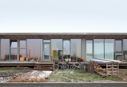 Dossier de presse | 3293-02 - Communiqué de presse | Oosterwold Co-living Complex - bureau SLA & Zakenmaker - Architecture résidentielle - The façade is designed as a game - Crédit photo : Filip Dujardin