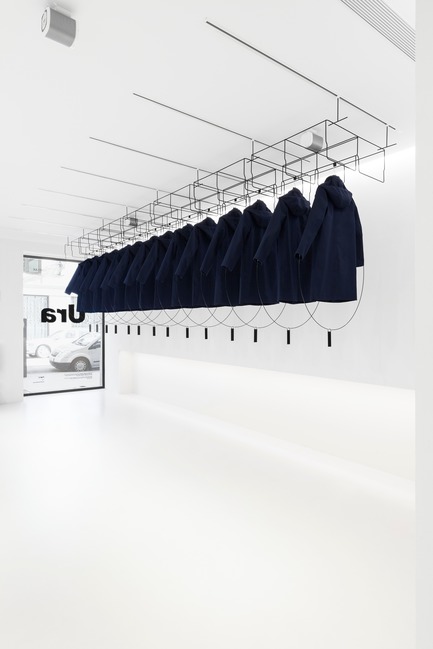 Press kit | 3754-01 - Press release | Ura Window Display - JA! Studio - Commercial Interior Design - Window installation ceiling detail. - Photo credit: Pablo Axpe