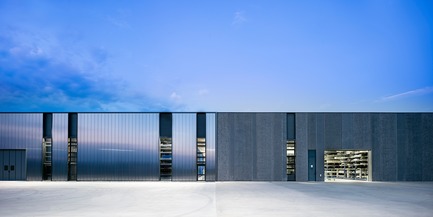 Dossier de presse | 2613-02 - Communiqué de presse | PRATIC 2.0 - GEZA - Gri e Zucchi Architettura srl - Architecture industrielle -  	 	 	    The rhythm of the windows repeats and declares continuity with the existing facade - Crédit photo : Javier Callejas