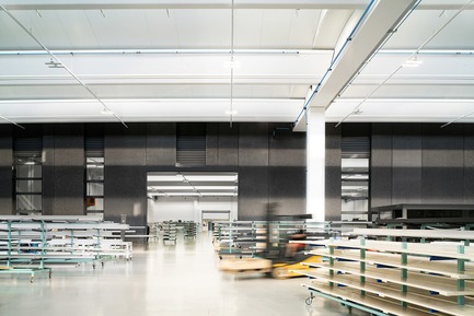 Dossier de presse | 2613-02 - Communiqué de presse | PRATIC 2.0 - GEZA - Gri e Zucchi Architettura srl - Architecture industrielle - The existing facade (first intervention of 2011) is now inside the enlargement - Crédit photo : Javier Callejas