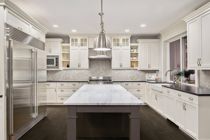 Dossier de presse | 3936-01 - Communiqué de presse | Laurie Smith from Trading Spaces presents MOOD Collection with Atlas Concorde USA at Coverings April 9-12, 2019 - Atlas Concorde USA - Évènement + Exposition - MOOD Traditional kitchen, Atlas Concorde USA.<br> - Crédit photo : Atlas Concorde USA.