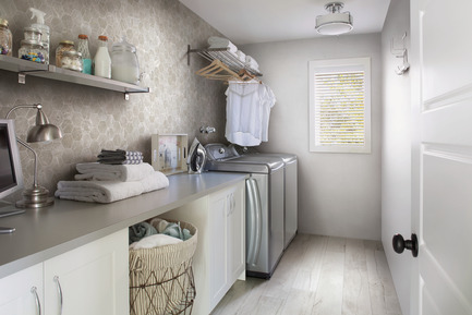 Dossier de presse | 3936-01 - Communiqué de presse | Laurie Smith from Trading Spaces presents MOOD Collection with Atlas Concorde USA at Coverings April 9-12, 2019 - Atlas Concorde USA - Évènement + Exposition - MOOD Waterfront laundry room, Atlas Concorde USA.<br> - Crédit photo : Atlas Concorde USA.<br>