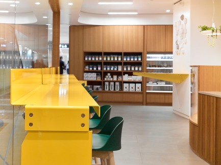 Press kit | 2682-01 - Press release | Innovation Through Design - The Symbiotic Link Between Branding and Architecture - Williamson Williamson Inc. - Commercial Interior Design -    Pilot First Canadian Place Cafe: The folded metal elements, painted in Pilot’s signature yellow, are bent into service as shelving, counters, and the airplane bar, a five-foot-long cantilevered counter&nbsp;<br>[Completion Date: September 2017]    - Photo credit: Scott Norsworthy