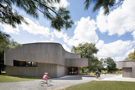 Dossier de presse | 774-10 - Communiqué de presse | L’Ordre des architectes du Québec dévoile les gagnants de ses Prix d’excellence en architecture 2019 - Ordre des architectes du Québec (OAQ) - Concours -  CentrededecouverteBoucherville_SVA  - Crédit photo :         Adrian Williams