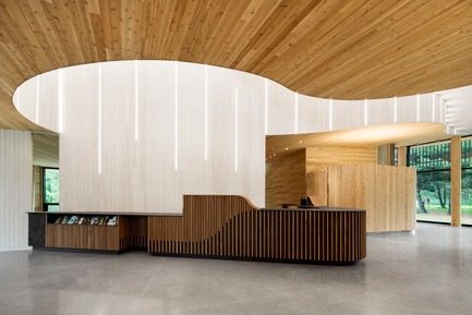 Dossier de presse | 774-10 - Communiqué de presse | L’Ordre des architectes du Québec dévoile les gagnants de ses Prix d’excellence en architecture 2019 - Ordre des architectes du Québec (OAQ) - Concours - CentrededecouverteBoucherville_SVA - Crédit photo :         Adrian Williams