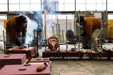 Dossier de presse | 3033-03 - Communiqué de presse | UAP Purchases Polich Tallix Fine Art Foundry in New York - UAP - Art - UAP's Brisbane workshop and foundry during a metal pour - Crédit photo : UAP