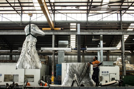 Dossier de presse | 3033-03 - Communiqué de presse | UAP Purchases Polich Tallix Fine Art Foundry in New York - UAP - Art -  UAP's Brisbane workshop during the fabrication and assembly of Laurel Nannup's 'First Contact' (2016)  - Crédit photo : UAP
