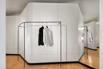 Press kit | 760-16 - Press release | VUJÀ DÉ: Creative Tension Between Form, Art, Structure and Fashion - Jean de Lessard, Designers Créatifs - Commercial Interior Design - Photo credit: Adrien Williams