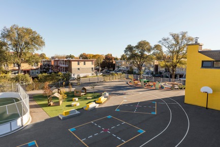 Press kit | 1299-03 - Press release | École Sainte-Anne - A new redesigned schoolyard - Taktik design - Institutional Architecture -  Overview 1 - Photo credit: Maxime Brouillet