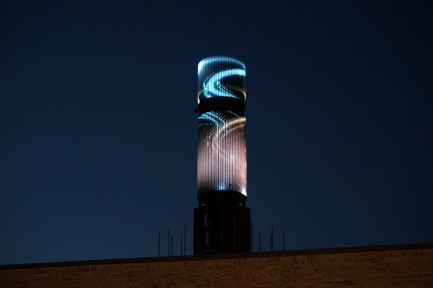 Dossier de presse | 3883-02 - Communiqué de presse | SACO Wins the 2019 Sapphire Award - SACO Technologies Inc. - Concours - Almost 1500 Shockwave V-Stick linear video products cover the surface of the rooftop’s large cylindrical tower, which is a major focal point for the thousands of people that arrive at Liberty Center every day in Cincinnati, Ohio, USA - Crédit photo : SACO Technologies Inc.