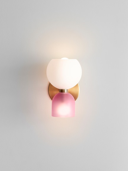 Press kit | 1665-03 - Press release | Lightmaker Studio Reimagines the Wall Sconce at ICFF 2019 in New York City - Lightmaker Studio - Lighting Design - Sweetie - Photo credit: Lisa Petrole